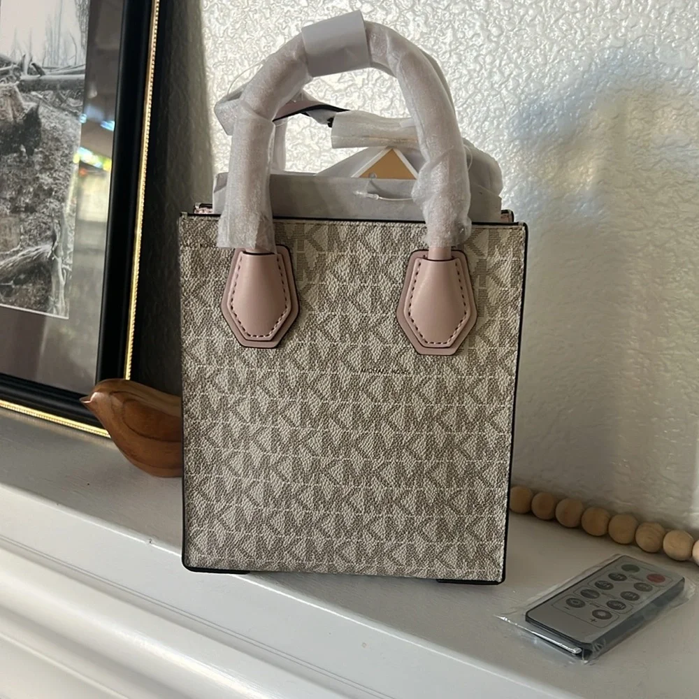 COPY - ❤️MK Mercer Extra-Small Logo and Leather Crossbody Bag - Picture 7 of 8